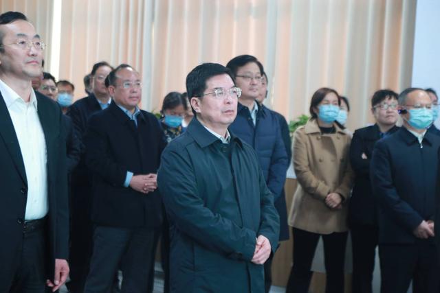 觀摩市中區中海生物微生物培養基、診斷試劑生產項目。